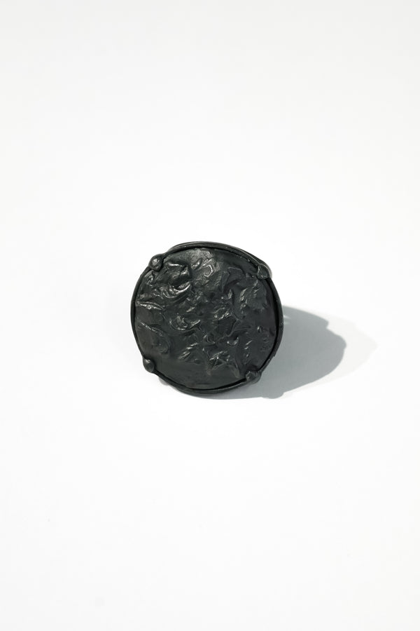 Black Leaf Round Ring