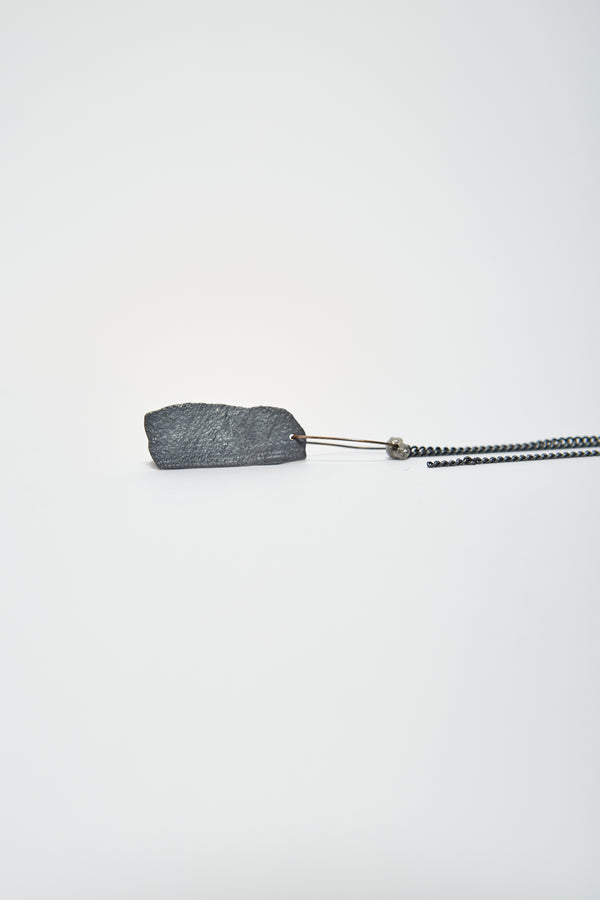 BLACK EAR STUD W/ CHAIN