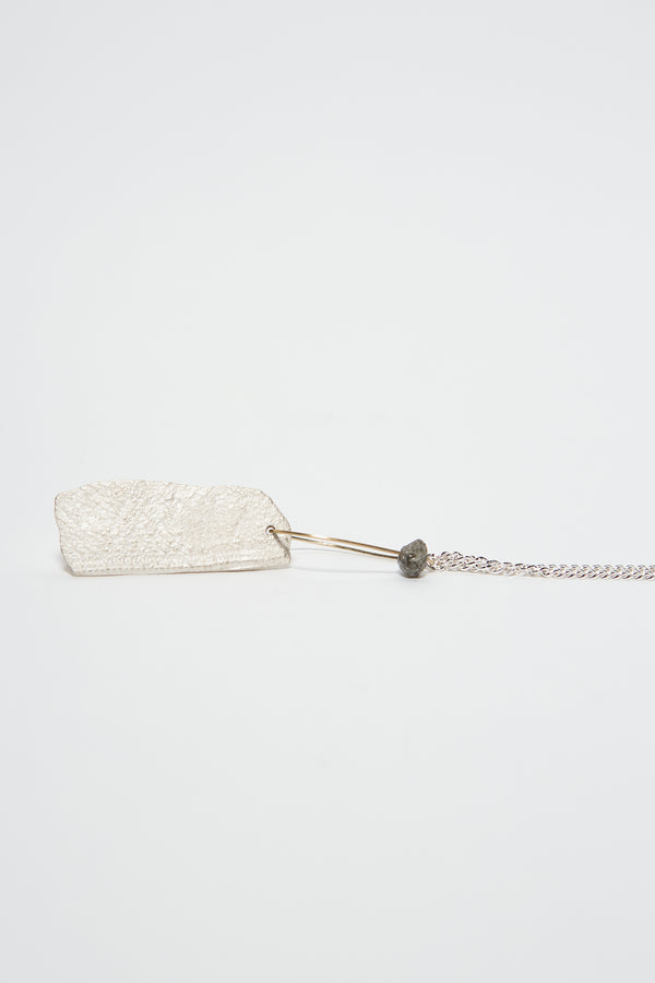 WHITE EAR STUD W/ CHAIN